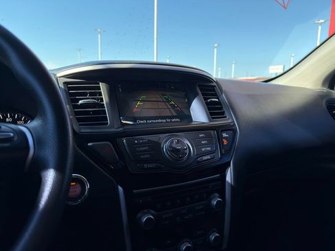 Used 2020 Nissan Pathfinder S FWD image 18