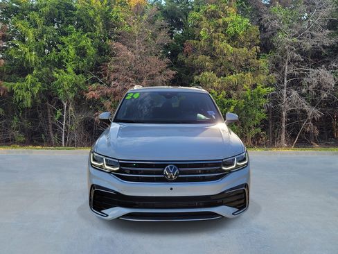 Used 2024 Volkswagen Tiguan SEL R-Line w/ MDO Package, Two-Row AWD/4WD image 2