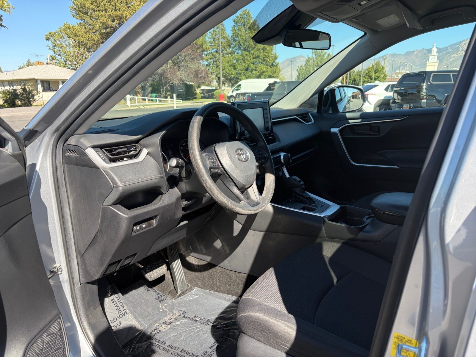 Used 2021 Toyota RAV4 LE w/ Carpet Mat Package (TMS) AWD/4WD image 10