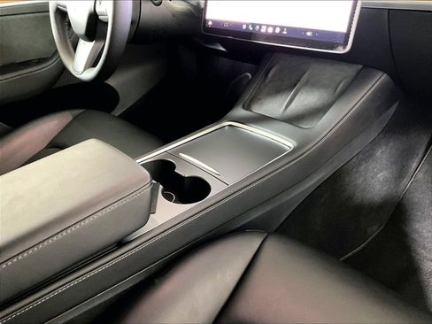 Used 2024 Tesla Model Y Long Range AWD/4WD image 16