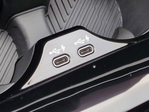 Used 2025 BMW i5 M60 w/ Premium Package image 32