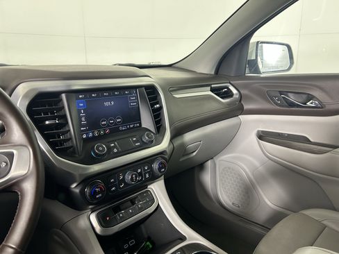 Used 2023 GMC Acadia SLT image 25