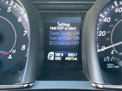 Used 2016 Toyota Avalon XLE Premium FWD image 7