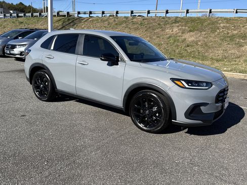 Used 2025 Honda HR-V Sport image 2