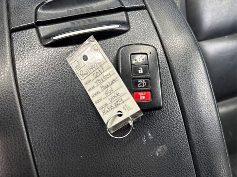 Used 2017 Toyota Highlander AWD V6 image 41