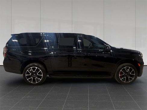 Used 2022 Chevrolet Suburban RST w/ Sport Performance Package image 6