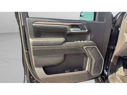 Used 2023 Chevrolet Silverado 1500 LT AWD/4WD image 11