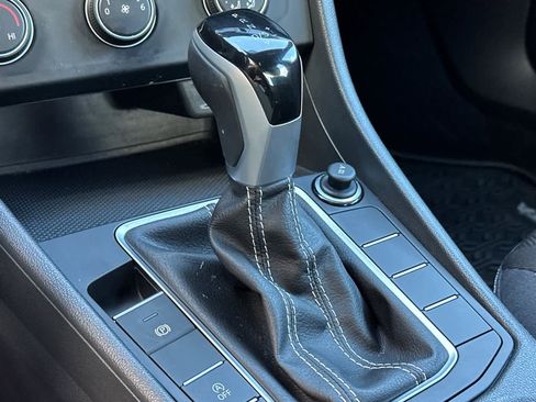 Used 2024 Volkswagen Jetta Sport image 19