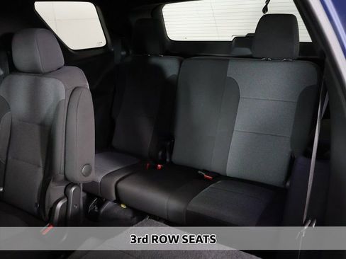 Used 2023 Chevrolet Traverse LT FWD image 7