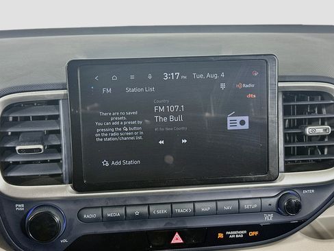 Used 2023 Hyundai Venue Limited FWD image 21