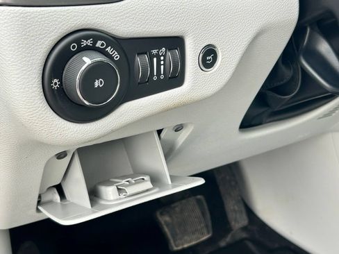 Used 2019 Jeep Cherokee Limited AWD/4WD image 17