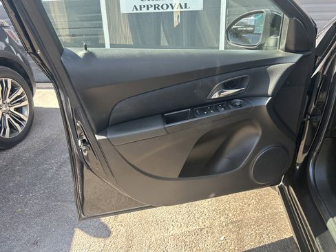 Used 2016 Chevrolet Cruze LT FWD image 25