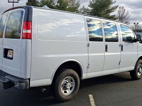 Used 2023 Chevrolet Express 2500 w/ Driver Convenience Package image 8