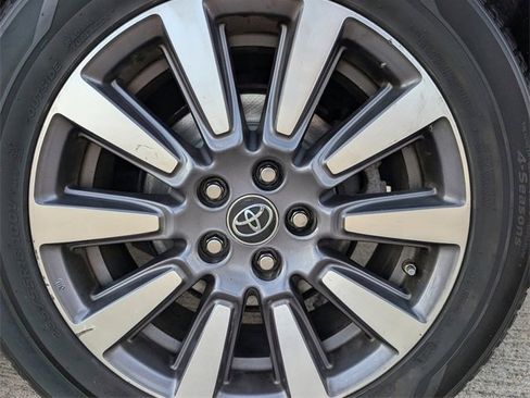 Used 2020 Toyota Sienna XLE Premium image 6