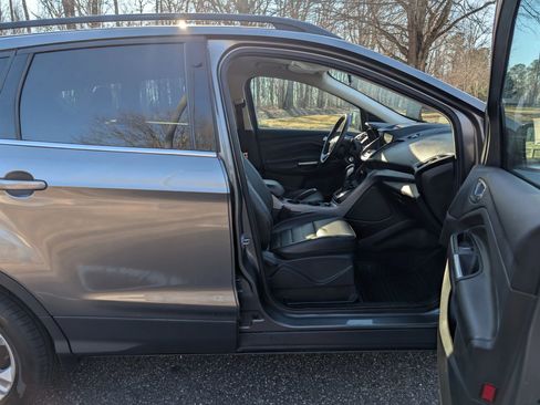 Used 2014 Ford Escape SE w/ Equipment Group 201A image 6