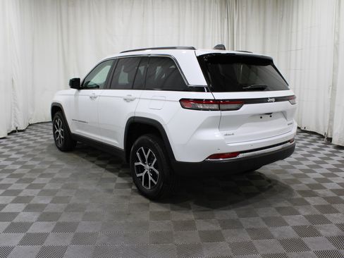 Used 2024 Jeep Grand Cherokee Limited image 29