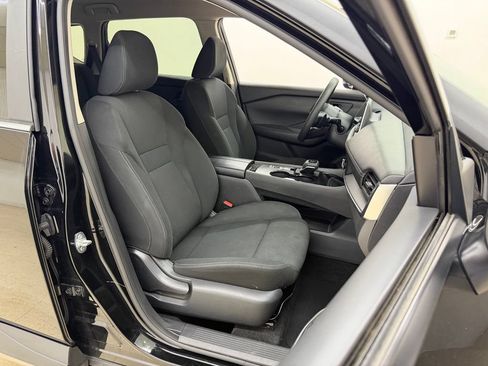 Used 2024 Nissan Rogue S FWD image 11