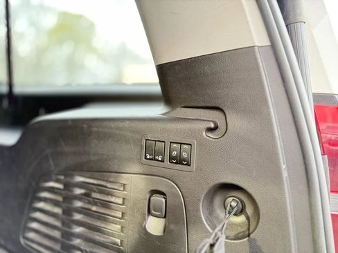 Used 2016 Chevrolet Suburban LT image 31