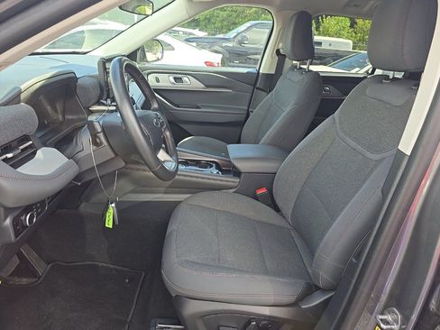 Used 2025 Ford Explorer Active AWD/4WD image 8