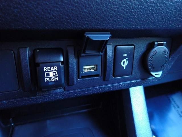 Used 2021 Toyota Tacoma TRD Off-Road AWD/4WD image 22