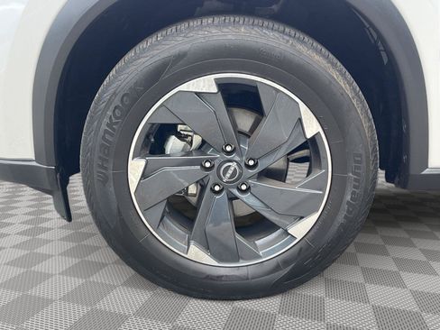 Certified 2025 Nissan Rogue SV AWD/4WD image 9
