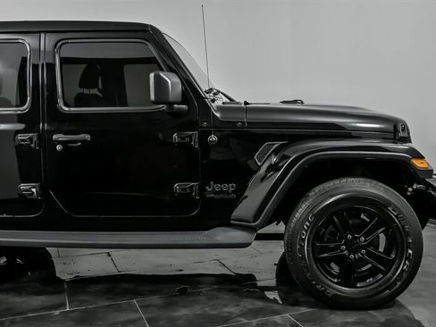 Used 2019 Jeep Wrangler Unlimited Sahara image 12