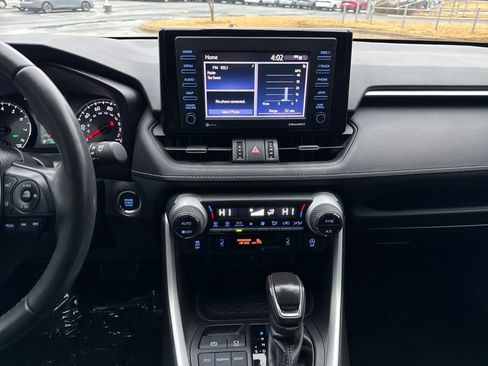 Used 2021 Toyota RAV4 XLE Premium image 17