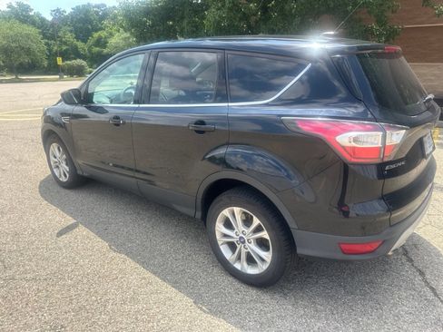 Used 2017 Ford Escape SE FWD image 16