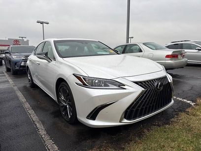 Used 2024 Lexus ES 300h w/ Luxury Package