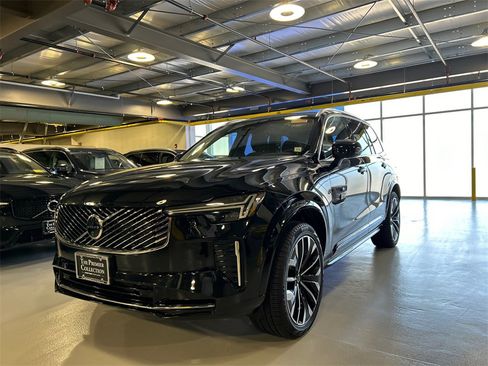 Certified 2025 Volvo XC90 B6 Plus image 5
