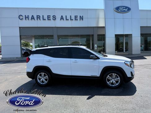 Used 2021 GMC Terrain SLT w/ Infotainment Package II AWD/4WD image 2
