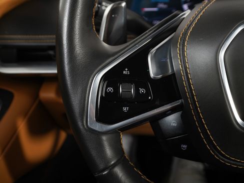 Used 2021 Chevrolet Corvette Stingray Premium Cpe w/ Z51 Performance Package RWD image 17