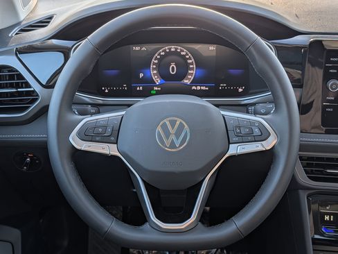 New 2026 Volkswagen Taos SE AWD/4WD image 9