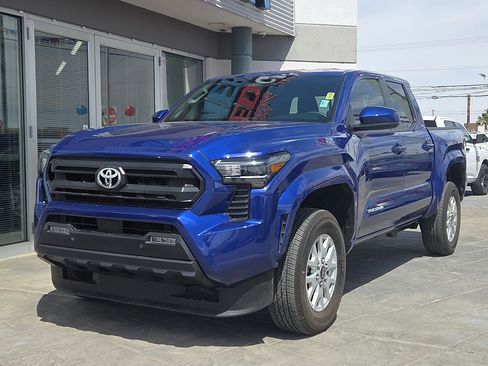Used 2025 Toyota Tacoma SR5 AWD/4WD image 2