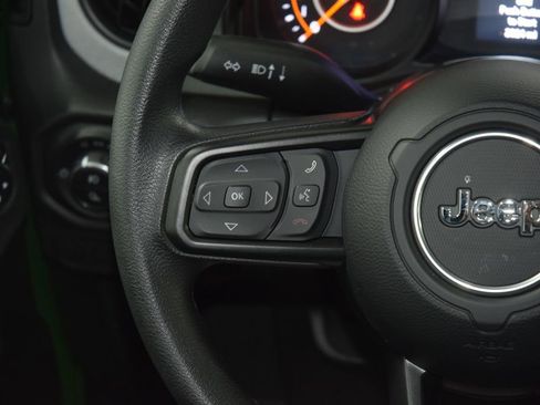 Used 2025 Jeep Gladiator Mojave AWD/4WD image 33