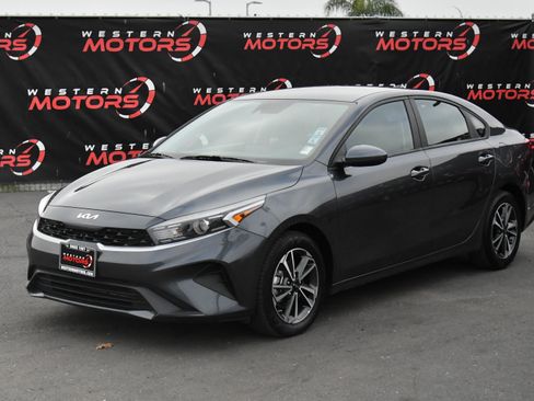 Used 2024 Kia Forte LXS image 3