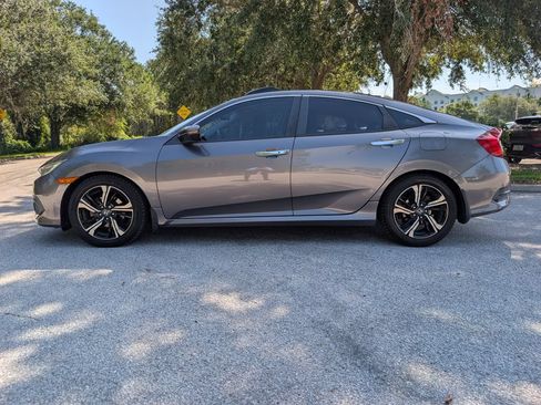 Used 2017 Honda Civic Touring image 4