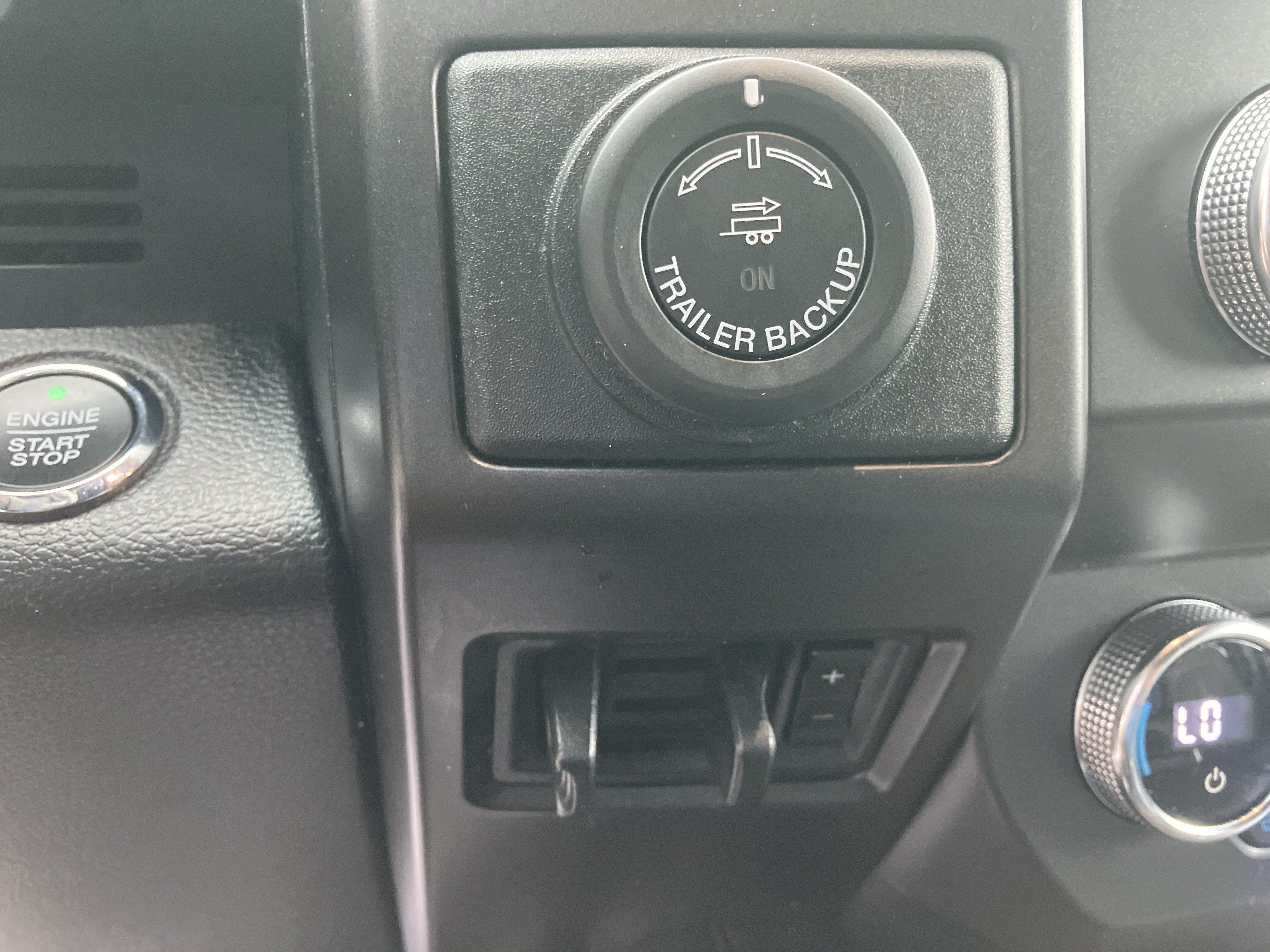 Used 2019 Ford Expedition Limited w/ Equipment Group 302A AWD/4WD image 27