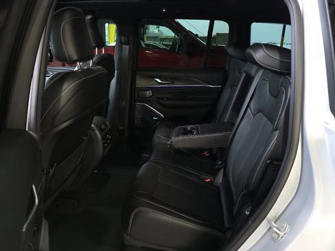 Used 2023 Jeep Grand Cherokee Overland image 10