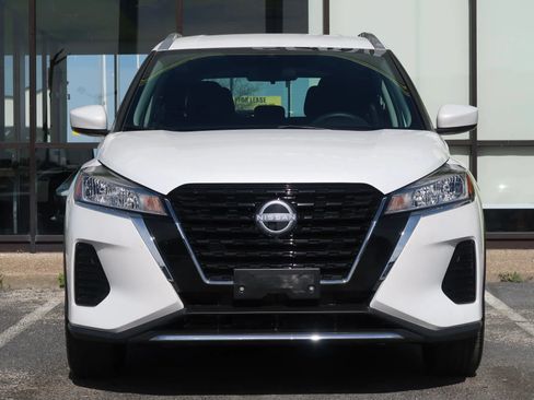 Used 2023 Nissan Kicks SV FWD image 2