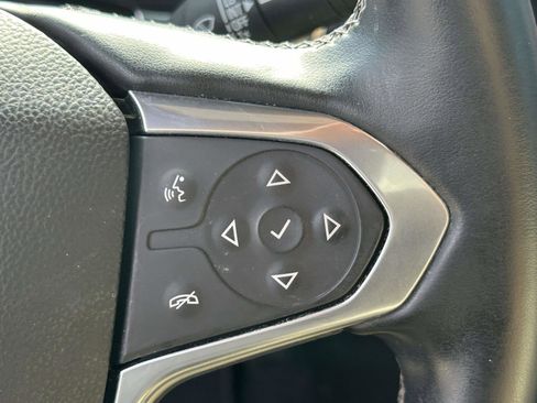 Used 2023 Chevrolet Traverse LT image 23