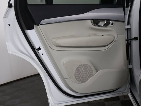 Used 2021 Volvo XC90 T5 Momentum image 14