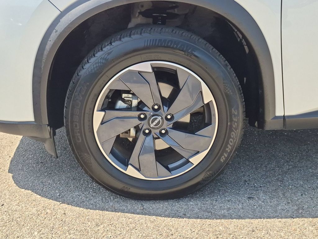 Certified 2024 Nissan Rogue SV FWD image 11