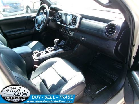 Used 2019 Toyota Tacoma Limited image 34