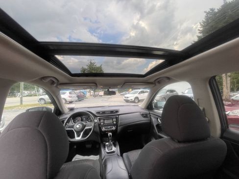 Used 2017 Nissan Rogue SV FWD image 18