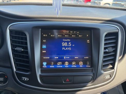 Used 2017 Chrysler 200 Limited Platinum image 22