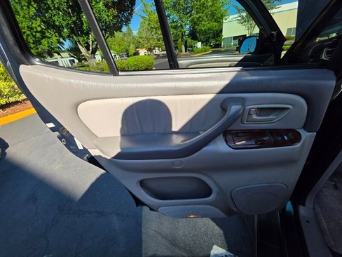 Used 2002 Toyota Sequoia Limited AWD/4WD image 49
