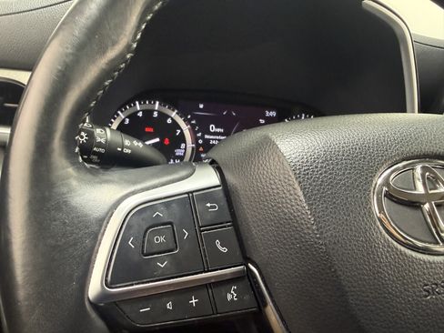 Used 2021 Toyota Highlander XLE FWD image 29