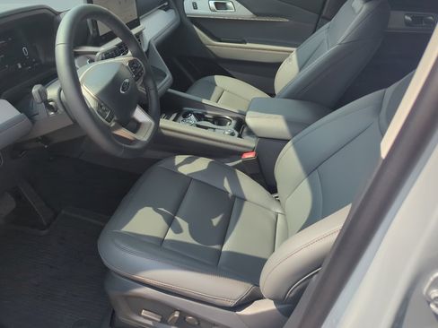 New 2025 Ford Explorer Active w/ Active Comfort Package image 15
