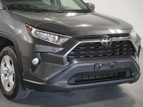 Used 2020 Toyota RAV4 XLE image 4